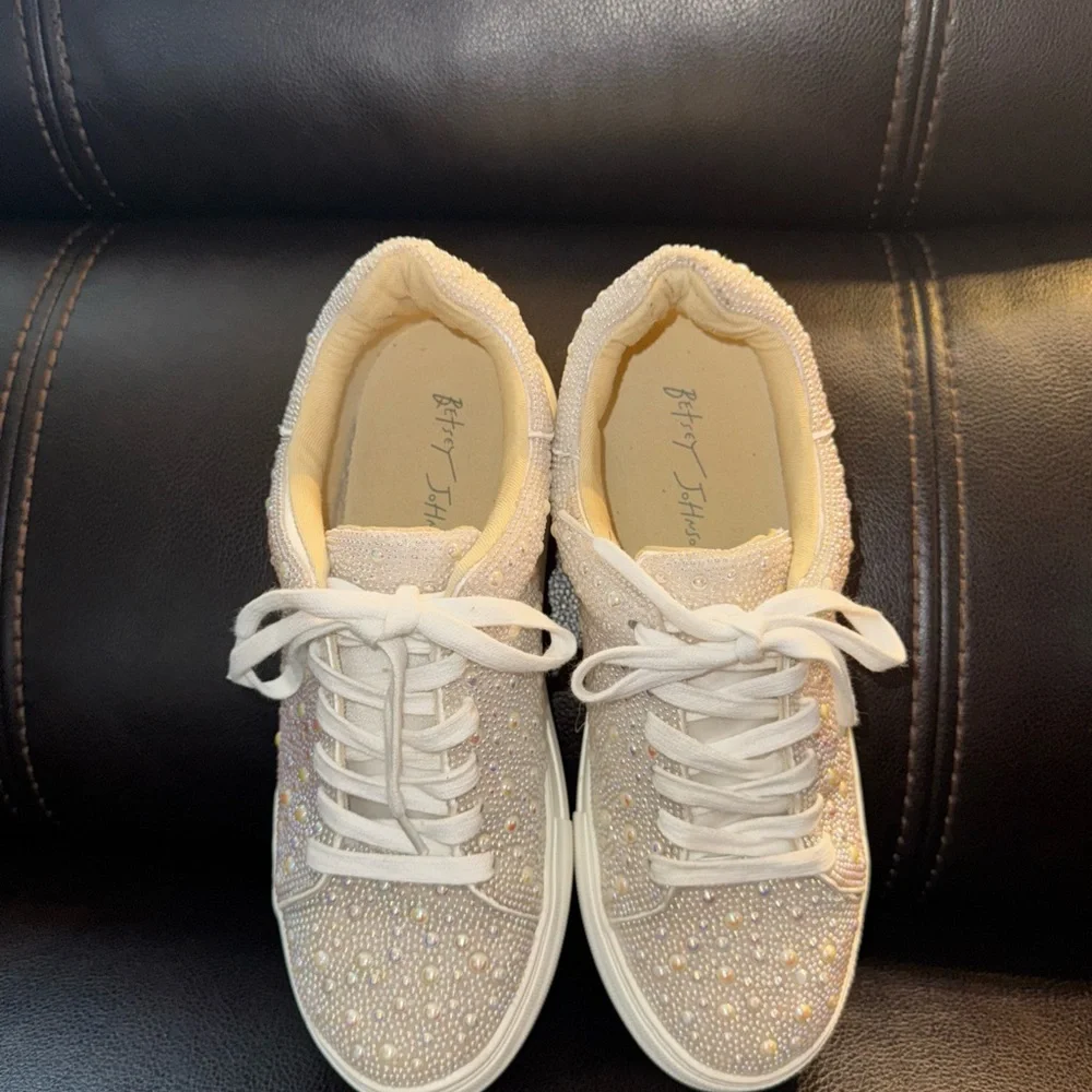 Betsey Johnson Women's Sidny Sneaker Size 7.5 Color Pearls - Picture 5 of 7